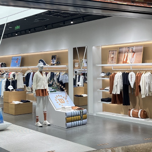 Custom Retail Store Display and Fixtures for Retail Design and Construction Companies