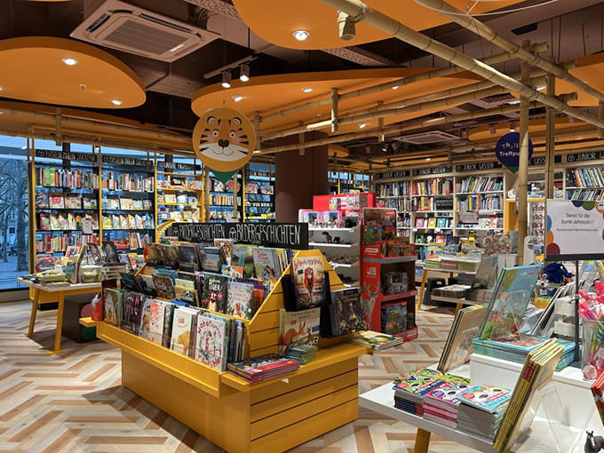 display fixture for bookstore in Thalia Flagship store