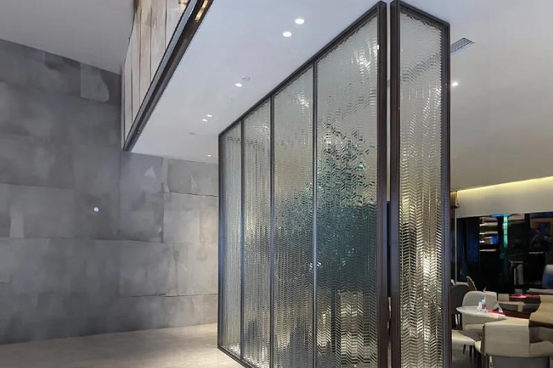 luxury hotel glass divider