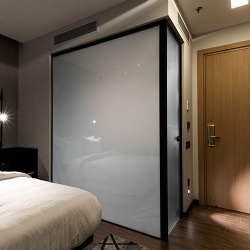 Hotel Guestroom Bath Glass Wall and Door Design Solutions