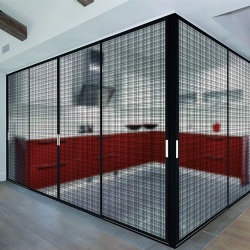 Laminated glass with decorative fabric interlayer for interior partition